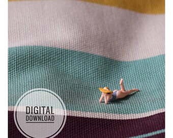 Set van 2 strandmuurdecoraties, miniatuurfoto's van zonnebadende mensen, kustprintbare downloads