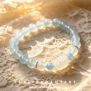Pulseira com pingente de coelho em calcedônia azul de 8 mm, pulseira de contas de pedra natural, joia minimalista de cristal para cura, presente para mulheres e meninas.