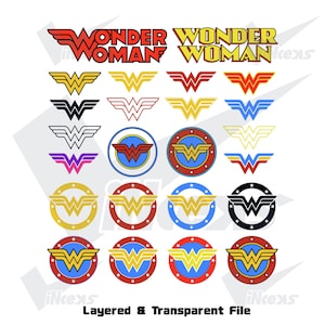 Può includere: Una collezione di loghi di Wonder Woman in vari colori e design. I loghi includono l'iconico simbolo "W", alcuni all'interno di cerchi, e le parole "Wonder Woman". L'immagine è etichettata come "Layered & Transparent File".