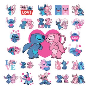 Pu&ograve; includere: Una collezione di adesivi di personaggi dei cartoni animati con una coppia di alieni blu e rosa. Gli adesivi raffigurano i personaggi in varie pose, tra cui abbracci, baci e cuori. Alcuni adesivi includono la parola "Love".
