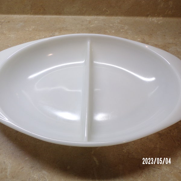 Pyrex Large Divided Dish ( 1 -1/2 quart )