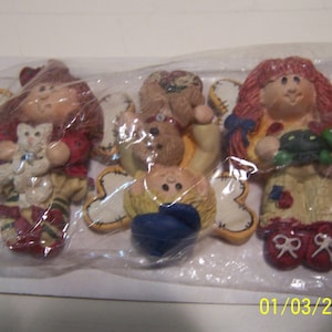 Traditions Resin Angel Kids ( set of 3 )