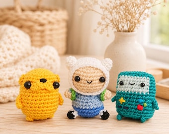 Conjunto de llaveros de ganchillo de Hora de Aventura, llavero de peluche amigurumi hecho a mano de Finn, Jake y BMO, lindo colgante de bolso de dibujos animados, regalo para gamers