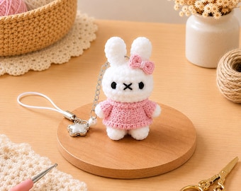 Lindo colgante de conejito de ganchillo para el móvil, llavero de conejo de peluche hecho a mano, correa de conejito amigurumi kawaii, regalo suave para el bolso para ella.