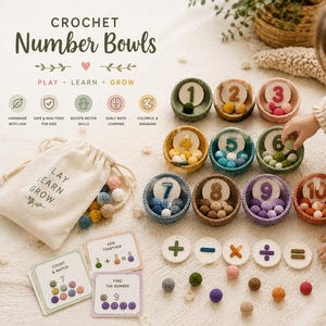 Peut inclure: Un ensemble de dix bols numérotés au crochet de un à dix, contenant chacun des boules de laine de couleur assortie. Comprend un sac de rangement à cordon, des disques de symboles mathématiques et des cartes avec le texte Crochet Number Bowls.