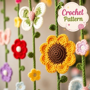 Puede incluir: Un patrón de ganchillo que muestra varias enredaderas verticales de hilo verde adornadas con diversas flores y mariposas de ganchillo de colores. Las flores incluyen pétalos rojos, amarillos, morados y azul claro. Una etiqueta blanca en forma de nube dice Crochet Pattern.