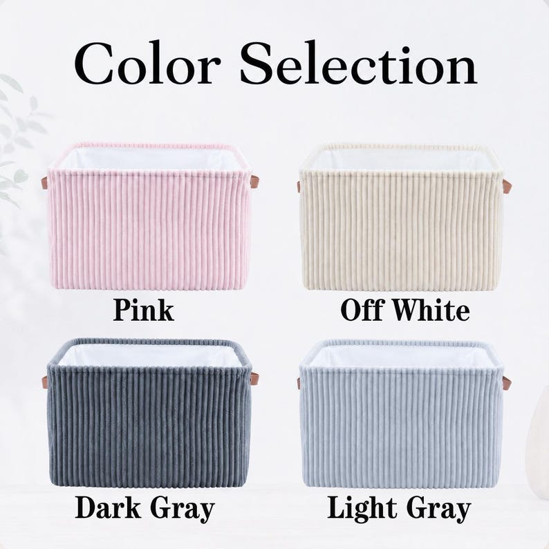Op de afbeelding: Vier rechthoekige opbergmanden met een corduroy textuur, elk voorzien van handgrepen aan de zijkant en een witte binnenvoering. De tekst Color Selection staat bovenaan, met de labels Pink, Off White, Dark Gray en Light Gray onder elke mand.