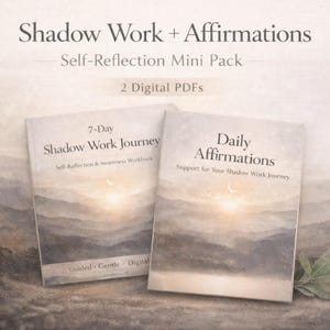 Puede incluir: Dos libros de trabajo PDF digitales. Las portadas muestran los títulos "7-Day Shadow Work Journey" y "Daily Affirmations". La imagen incluye el texto "Shadow Work + Affirmations" y "Self-Reflection Mini Pack" encima de los libros.