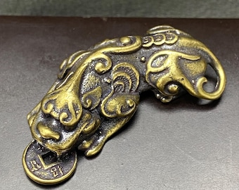 2 pieces Vintage Brass Pixiu Coin Holder Figurine Keychain Tea Pet Desk Ornament