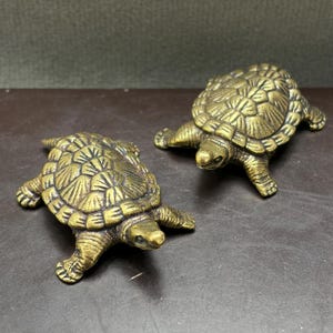 2 pieces Vintage Brass Turtle Statue Set Mini Tortoise Figurine Chinese Style Desk Decor Metal Collectible