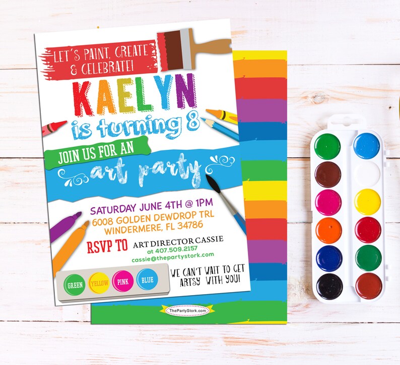 Puede incluir: Una invitaci&oacute;n colorida para una fiesta de arte para el octavo cumplea&ntilde;os de Kaelyn. La invitaci&oacute;n presenta un pincel, crayones y una paleta de acuarela. El texto en la invitaci&oacute;n dice: "Let's paint, create & celebrate! Kaelyn is turning 8. Join us for an art party. Saturday June 4th @ 1PM. 6008 Golden Dewdrop Trl. Windermere, FL 34786. RSVP to Art Director Cassie at 407.509.2157. cassie@thepartystork.com. We can't wait to get artsy with you!"
