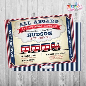 Op de afbeelding: Een verjaardagsuitnodiging met een vintage treinthema. De uitnodiging bevat de tekst "ALL ABOARD THE BIRTHAY EXPRESS!" en "HUDSON IS TURNING 2". Het ontwerp bevat een rode en blauwe treinillustratie en een gestreepte rand.