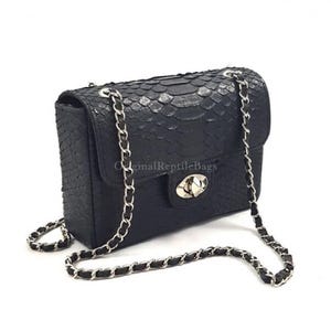 Zwarte python schoudertas | Handgemaakte luxe leren crossbodytas | Minimalistische designertas