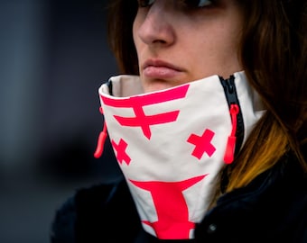Ocieplacz na szyję Rebecca inspirowany cyberpunkowymi edgerunnerami