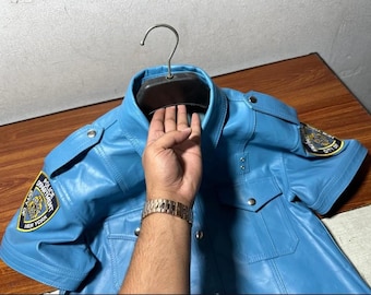 Camisa de manga corta de cuero azul con botones, estilo táctico policial para hombre, con parches.