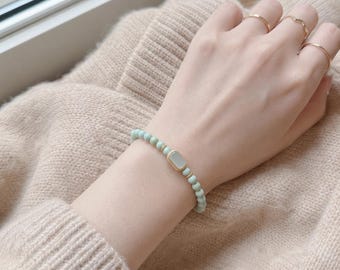 Dainty Pale Green Beaded Bracelet: Vintage Style Minimalist Gold Accent Jewelry
