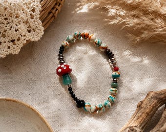 Bracelet en perles de champignon : bijoux à breloque forêt cottagecore