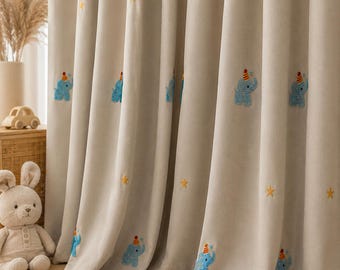 Cortinas opacas bordadas con elefantes y estrellas, ideales para habitaciones infantiles y de bebés, estilo minimalista nórdico.