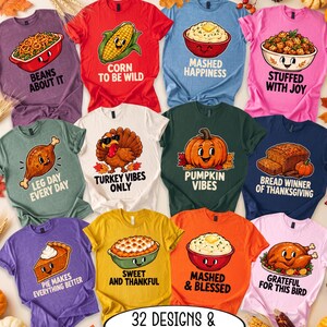 Puede incluir: Una colección de doce camisetas coloridas con estampados gráficos de temática de Acción de Gracias con comida y animales, junto a textos humorísticos como Beans About It, Corn To Be Wild, Mashed Happiness, Stuffed With Joy, Leg Day Every Day, Turkey Vibes Only, Pumpkin Vibes, Bread Winner Of Thanksgiving, Pie Makes Everything Better, Sweet And Thankful, Mashed & Blessed y Grateful For This Bird.