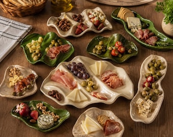 Plateau de Service Organique Fait Main – Plat Apéritif Design en Relief – Plateau Décoratif pour Fromage, Olives & Charcuterie – Cadeau Uniq