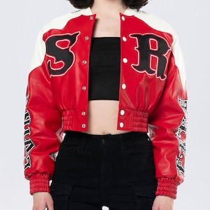 Collegejacke mit individuellem Chenille-Patch mit zwei Buchstaben, rot-weiße kurze Bomberjacke