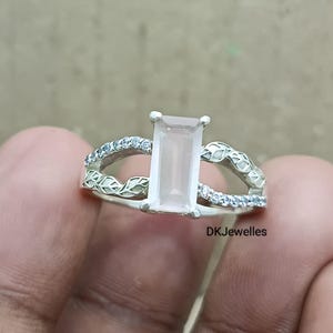 Anello fatto a mano in quarzo rosa naturale, anello con quarzo baguette a forma di rami e foglie, anello in argento sterling 925, fascia con design a foglie naturali, stile boho e hippie