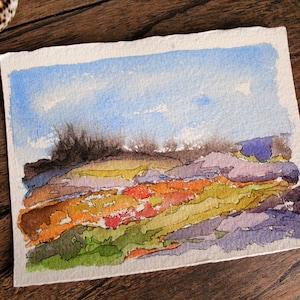 Originalkunst 15x20 Landschaftsaquarell - Bunte Pastelllandschaft mit blauem Himmel, Hügellandschaftskunst