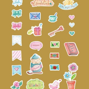 Puede incluir: Una colección de pegatinas estilo acuarela con lazos, banderas, corazones, un gato en un azucarero, una llave, un libro, flores y sobres. El texto incluye Amistad, Mi mejor amiga, Guáote moito, miau, i miau, Erase una vez, Azúcar y ¡Hola!!.