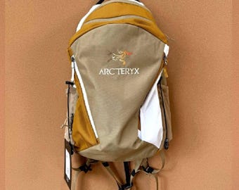 Arcteryx Mantis 26 Backpack - Versatile 26L Daypack for Hiking & Travel