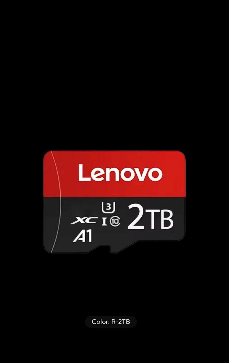 Puede incluir: Una tarjeta microSD Lenovo de 2 TB con un dise&ntilde;o rojo y negro. La tarjeta presenta el logotipo de Lenovo, junto con el texto "2TB", "XC I" y "A1". La tarjeta est&aacute; dise&ntilde;ada para su uso en varios dispositivos electr&oacute;nicos.