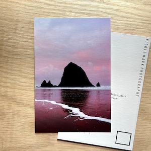 Postcard.4x6".Cannon Beach.Costa de Oregon. Rocha do palheiro. Nascer do sol. Rosa. Fotografias. Cartão postal da arte. Oceano.
