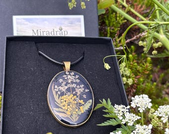 Wildflower Necklace, Botanical Pendant, Pressed Flower Jewelry, Meadow Flower Necklace, Nature Lover Gift, Handmade in Norway