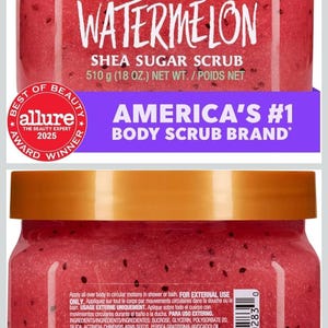 Puede incluir: Un tarro de exfoliante de az&uacute;car de karit&eacute; Tree Hut Watermelon. El exfoliante rojo contiene semillas negras y lleva la inscripci&oacute;n "Watermelon" y "America's #1 Body Scrub Brand". El tarro pesa 510 g.