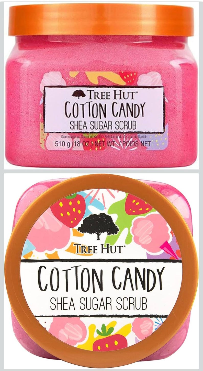 Puede incluir: Un tarro rosa de exfoliante de az&uacute;car de karit&eacute; Tree Hut Cotton Candy. El tarro tiene una tapa naranja y una etiqueta con el nombre del producto y un dise&ntilde;o de fresa y algod&oacute;n de az&uacute;car. Contiene 510g de producto.