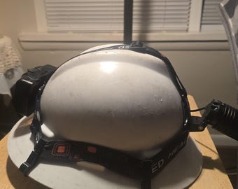 Hard hat clip for headlamp