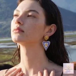 Pendientes de esmalte azul, pendientes colgantes italianos en forma de corazón, joyería de azulejos azules y blancos, acero inoxidable impermeable, pendientes colgantes llamativos de estilo marinero, regalo para ella.