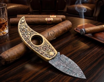Cuchillo para puros de latón con grabado floral - Cortador de acero de Damasco forjado a mano - Accesorio plegable para tabaco