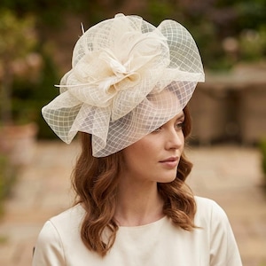 Cream Feather Fascinator - Etsy display picture 3