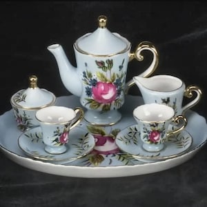 Mini tea set 10-piece blue and pink design
