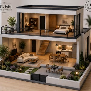 Op de afbeelding: Een 1:12 schaalmodel van een poppenhuis, voorstellende een moderne woning met twee verdiepingen en een open plattegrond. Het interieur bevat een woonkamer, keuken, eetruimte en slaapkamer met meubels. De buitenkant heeft een balkon, terras en tuin. Tekst: STL File Digital Download en 1:12 SCALE.