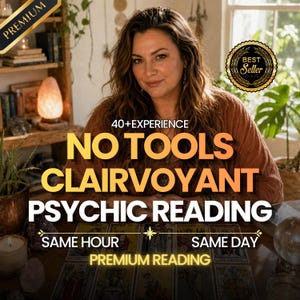 Puede incluir: Un anuncio de servicio de clarividencia con el texto 40+ EXPERIENCE NO TOOLS CLAIRVOYANT PSYCHIC READING SAME HOUR SAME DAY PREMIUM READING. La imagen muestra a una persona con cabello largo y castaño detrás de una mesa con cartas de tarot.
