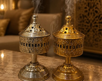 Bruciatore di incenso marocchino in ottone fatto a mano con coperchio, tonalità oro o argento, incensiere con piedistallo per resina e coni, arredamento spirituale boho per la casa