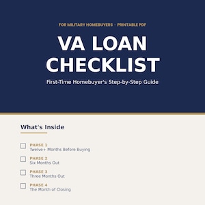 Könnte beinhalten: Ein druckbares PDF mit dem Titel "VA LOAN CHECKLIST" für Militärangehörige, die ein Haus kaufen möchten. Es ist eine Schritt-für-Schritt-Anleitung für Erstkäufer. Die Checkliste ist in Phasen unterteilt: Zwölf+ Monate vor dem Kauf, Sechs Monate vorher, Drei Monate vorher und Der Monat des Abschlusses.