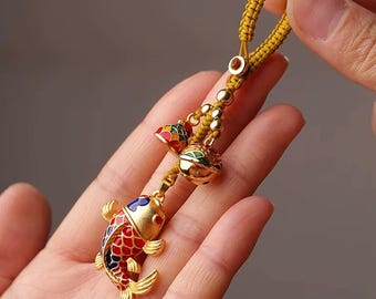Koi Fisch Schlüsselanhänger Glücksbringer, Emaille Anhänger im chinesischen Stil mit Messingglöckchen und Glücksbringer für Männer Frauen