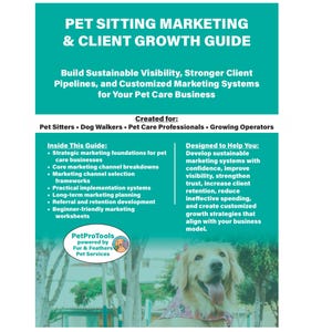 Könnte beinhalten: Ein teal- und weißfarbener Ratgeber mit dem Titel "Pet Sitting Marketing & Client Growth Guide" mit Texten zum Aufbau von Sichtbarkeit und Marketingsystemen für Tierpflegeunternehmen. Ein Golden Retriever mit einem rosa Bandana ist unten rechts.
