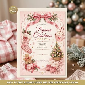 Pode incluir: Um cartão de convite retangular com uma paleta de cores rosa e creme e um grande laço rosa no topo. O texto diz: JOIN US FOR A Pajama Christmas PARTY, GOOD FRIENDS WARM DRINKS SWEET TREATS & HOLIDAY CHEER! As ilustrações incluem uma meia de Natal, um boneco de gengibre, um presente, uma caneca e uma árvore.