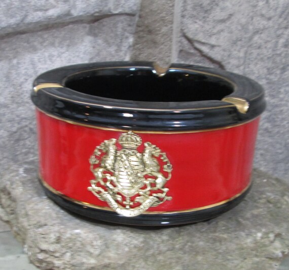 ヴィンテージ イタリア陶器 C. フィレンツェ 赤と黒の灰皿、金の紋章