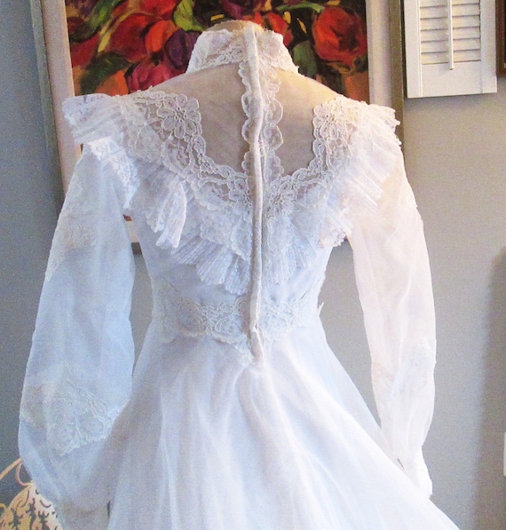 Vintage 1980's Lace and Chiffon Wedding Gown - image 4