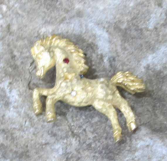 Vintage Gold Tone Horse Brooch - image 1