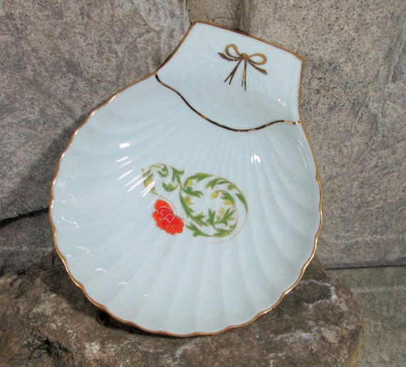 Vintage 1960s Cream Ceramic Seashell Dish Vintage 1960s Cream Ceramic Seashell Dish